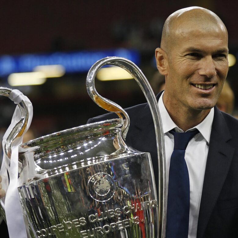 Zinedine Zidane dejó el Real Madrid el 27 de mayo de 2021, marcando el fin de su carrera como director técnico en el fútbol profesional.