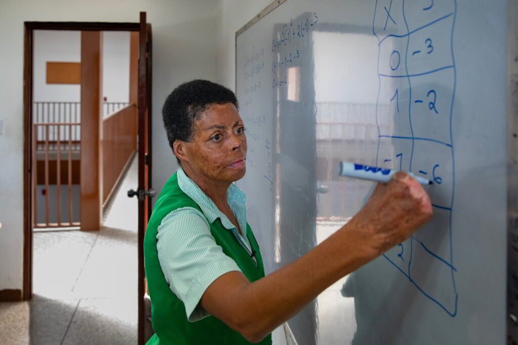 Bancamiga lleva a Belkis García al Mundial de OCR: “El límite está en tu mente” 1 DLL y BFN Belkis escuela Bancamiga