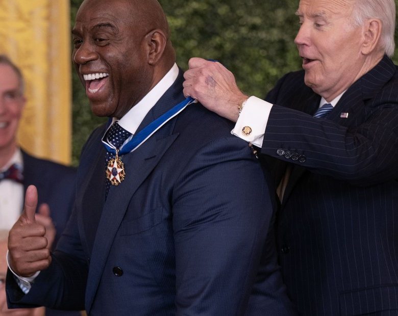Fuente de esta imagen referencial: Magic Johnson / Por UPI / Casa Blanca / Red social X