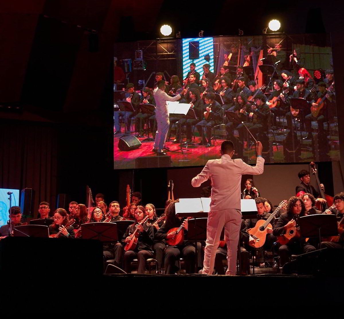 Orquesta Simón Díaz - Durante el Concierto por el 18 Aniversario de Banplus