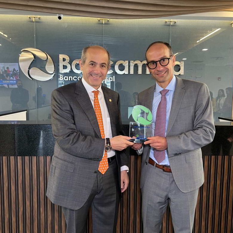 José Simón Elarba, Presidente de la Junta de Directiva de Bancamiga Banco Universal, y Alberto Camardiel, Director Ejecutivo de la institución
