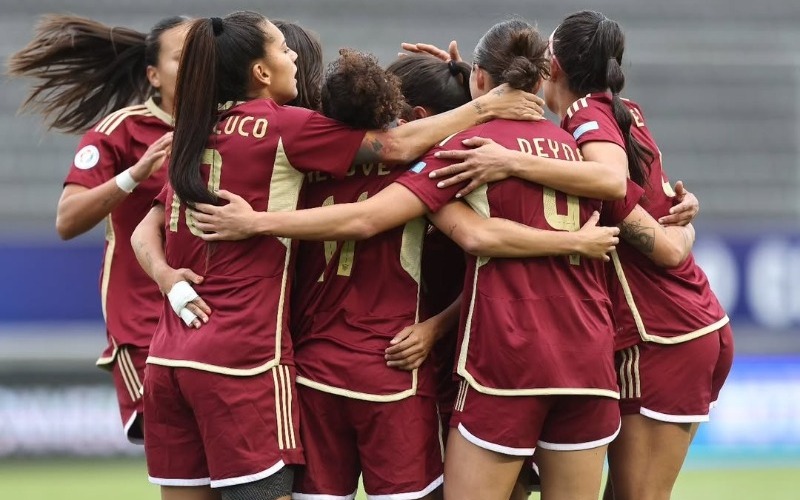Vinotinto Femenina - Archivo