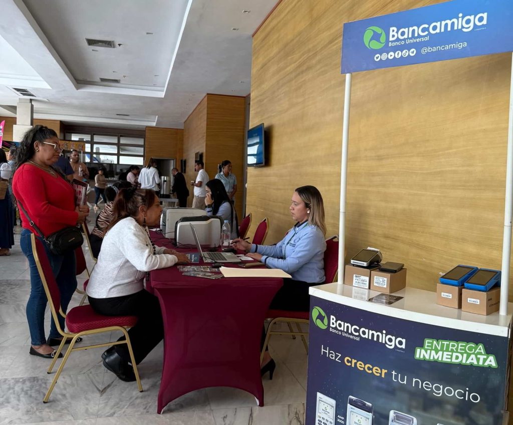 Ejecutiva Atencion de clientes y usuarios Para acompanar texto