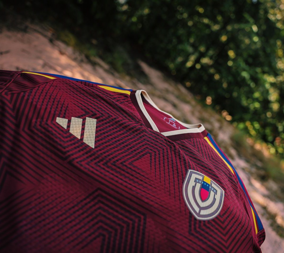Nueva camiseta adidas Vinotinto