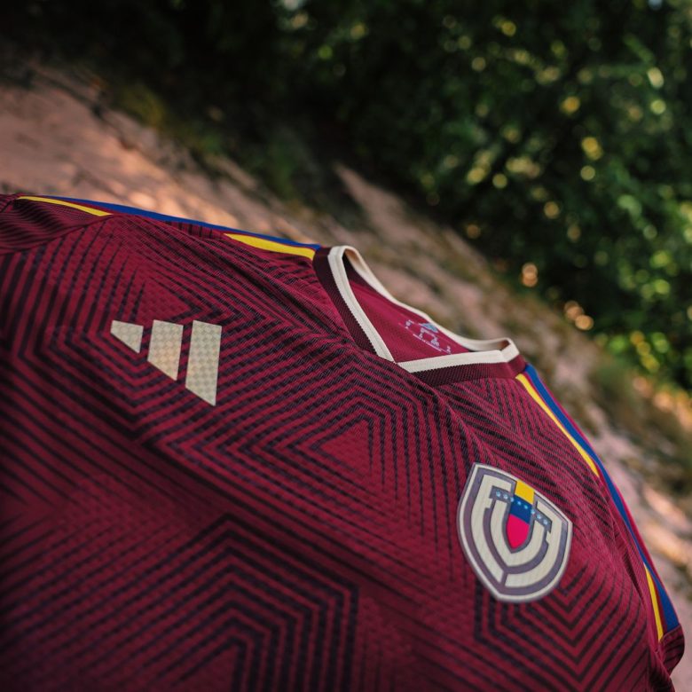 Nueva camiseta adidas Vinotinto