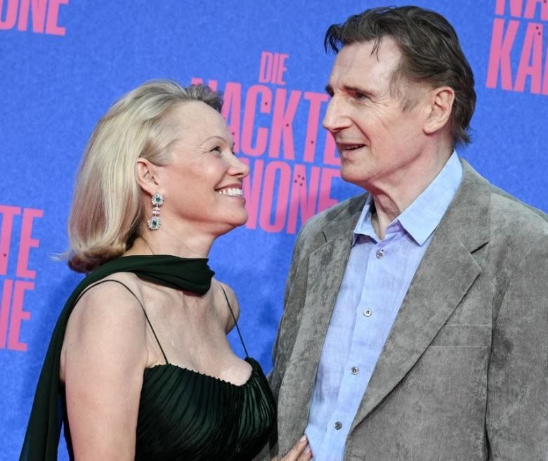 Pamela-Anderson-y-Liam-Neeson