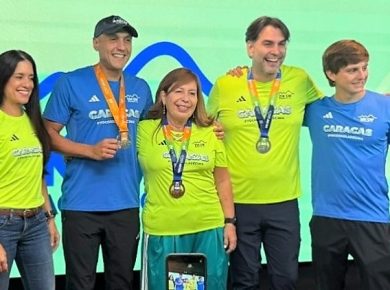 Destacada Nueva camiseta y medalla