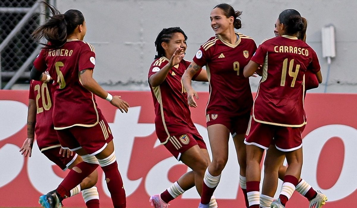 Vinotinto Femenina - Archivo