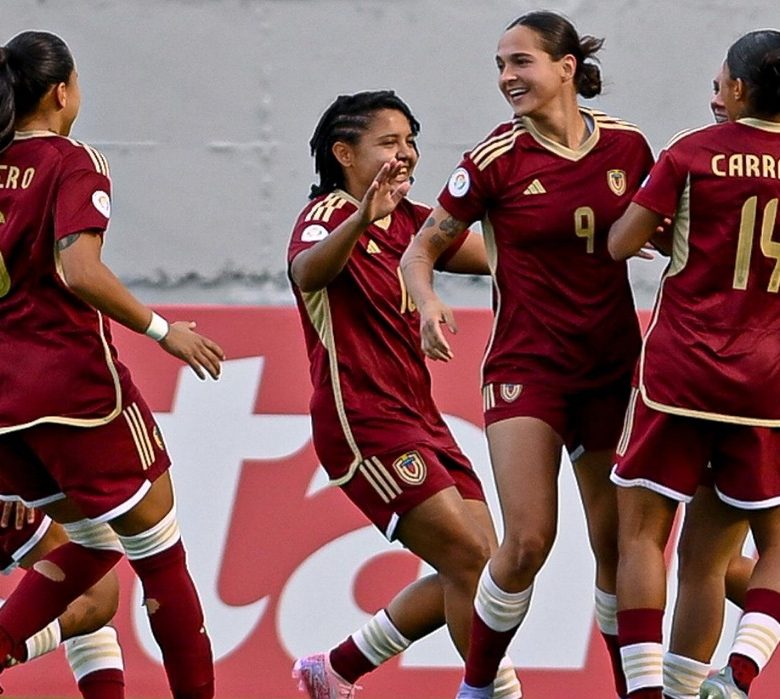 Vinotinto Femenina - Archivo